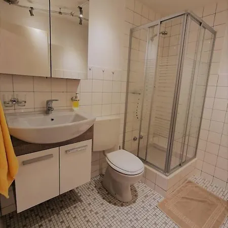Familienfreundliche 42m2 Mit Gratis Parking Und Wifi Nahe Sportaren Und Torrentbahn 아파트 *